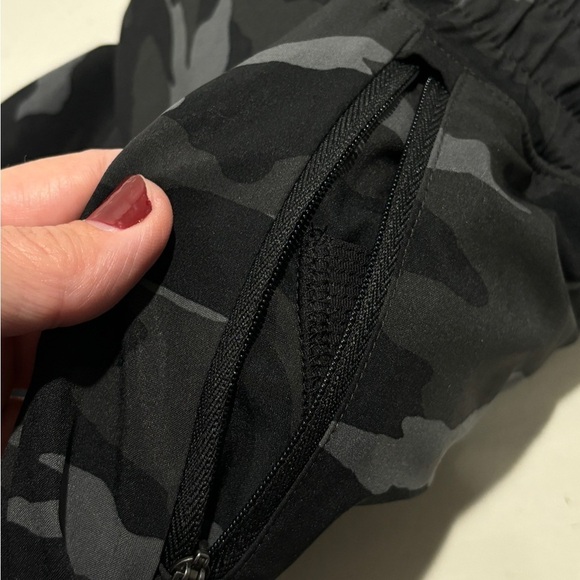 ATHLETA GIRL PLAY MORE 3" SHORTS black and gray camo size XXL 16 - Picture 8 of 13